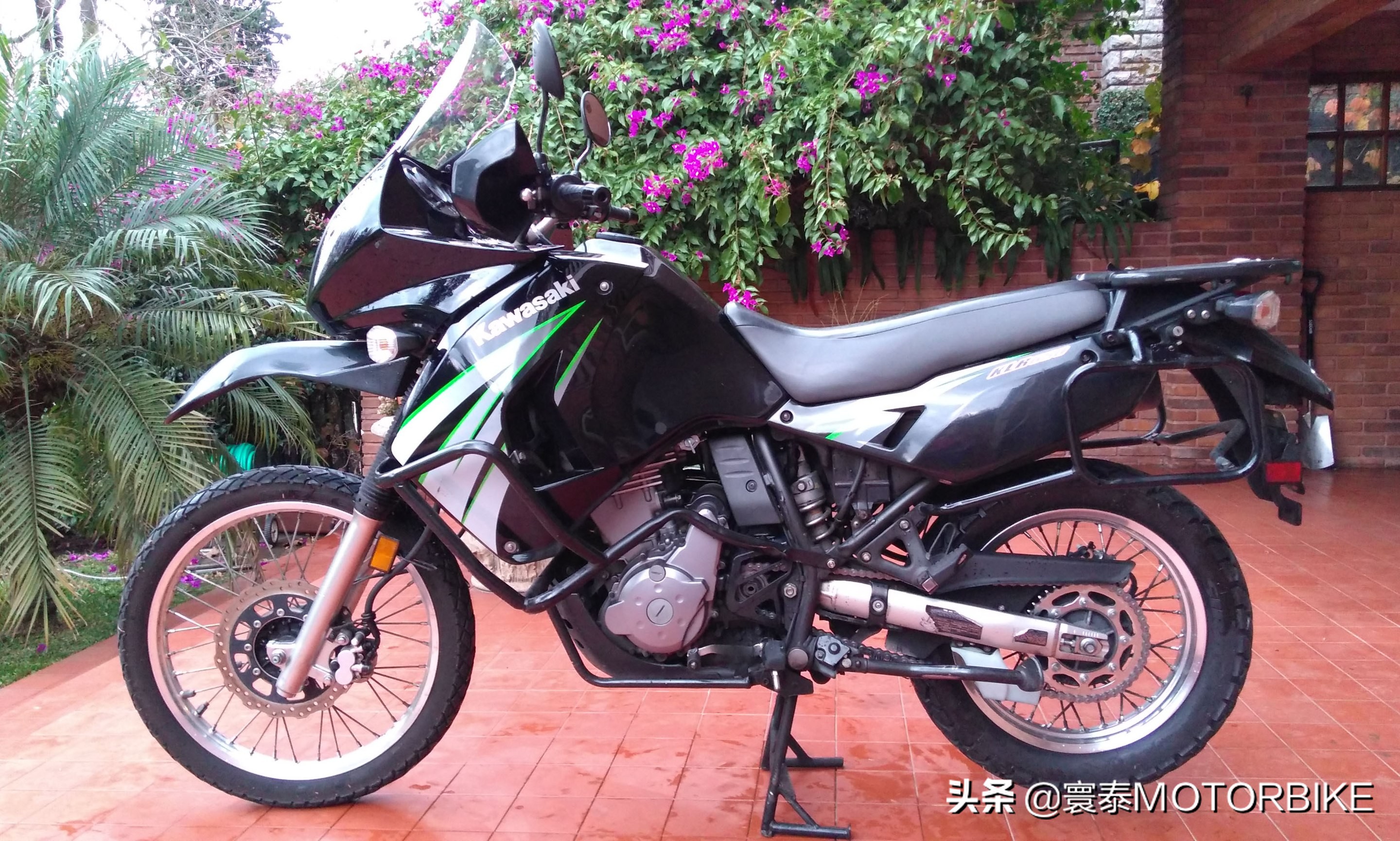 川崎KLR650“重装”回归！成为大单缸拉力车阵中一枝独秀
