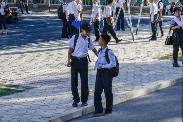 朝鲜上大学的人不多，但识字率非常高