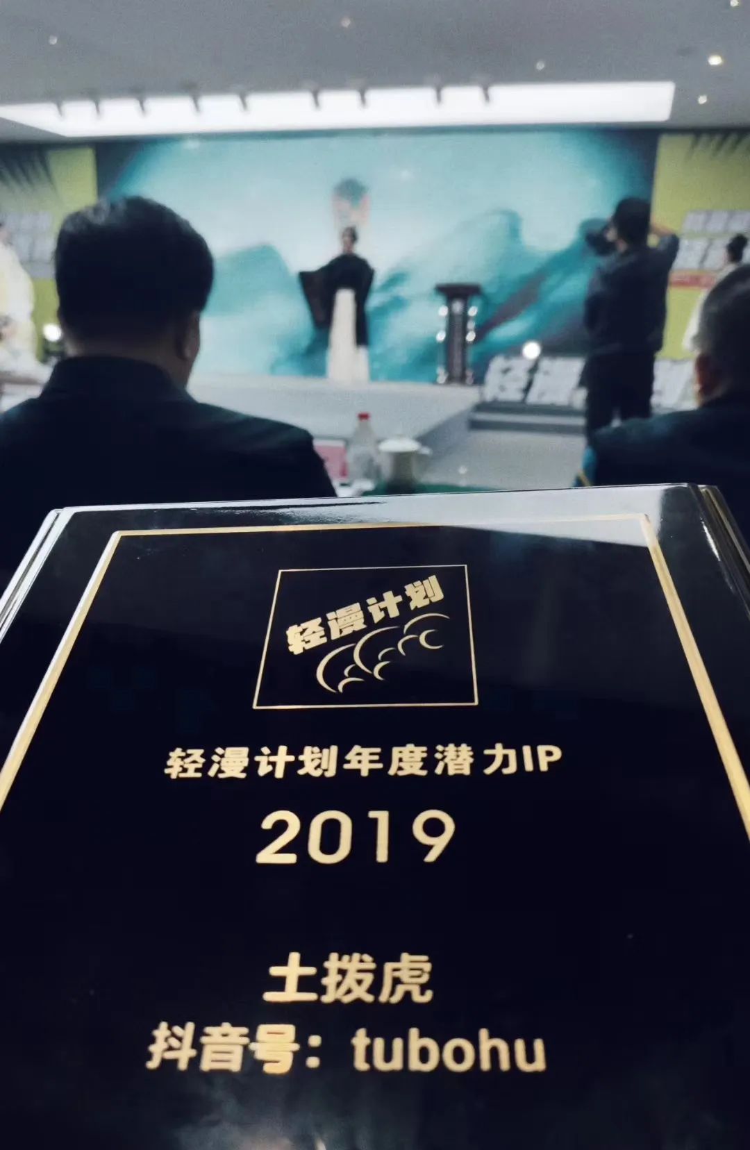 疫情之后，电影业举步维艰，影视人会饿死？他布局短视频年赚百万