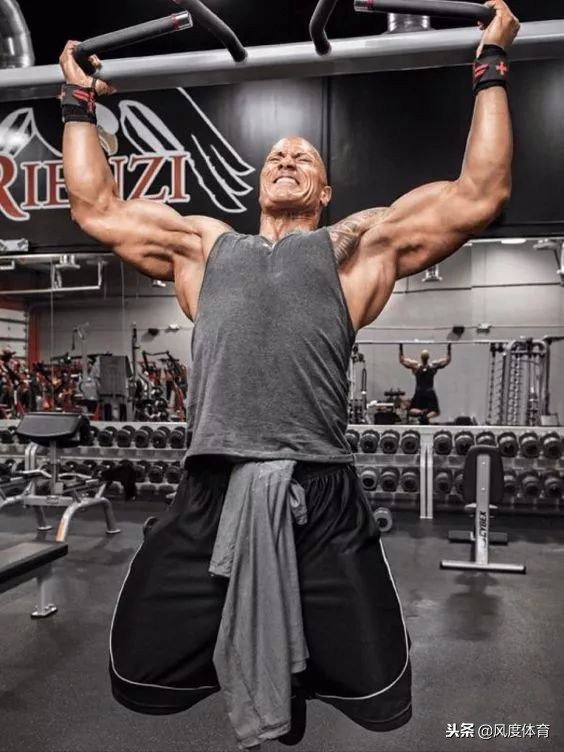 健身肌肉男穿衣搭配图片,肌肉男在健身穿衣搭配