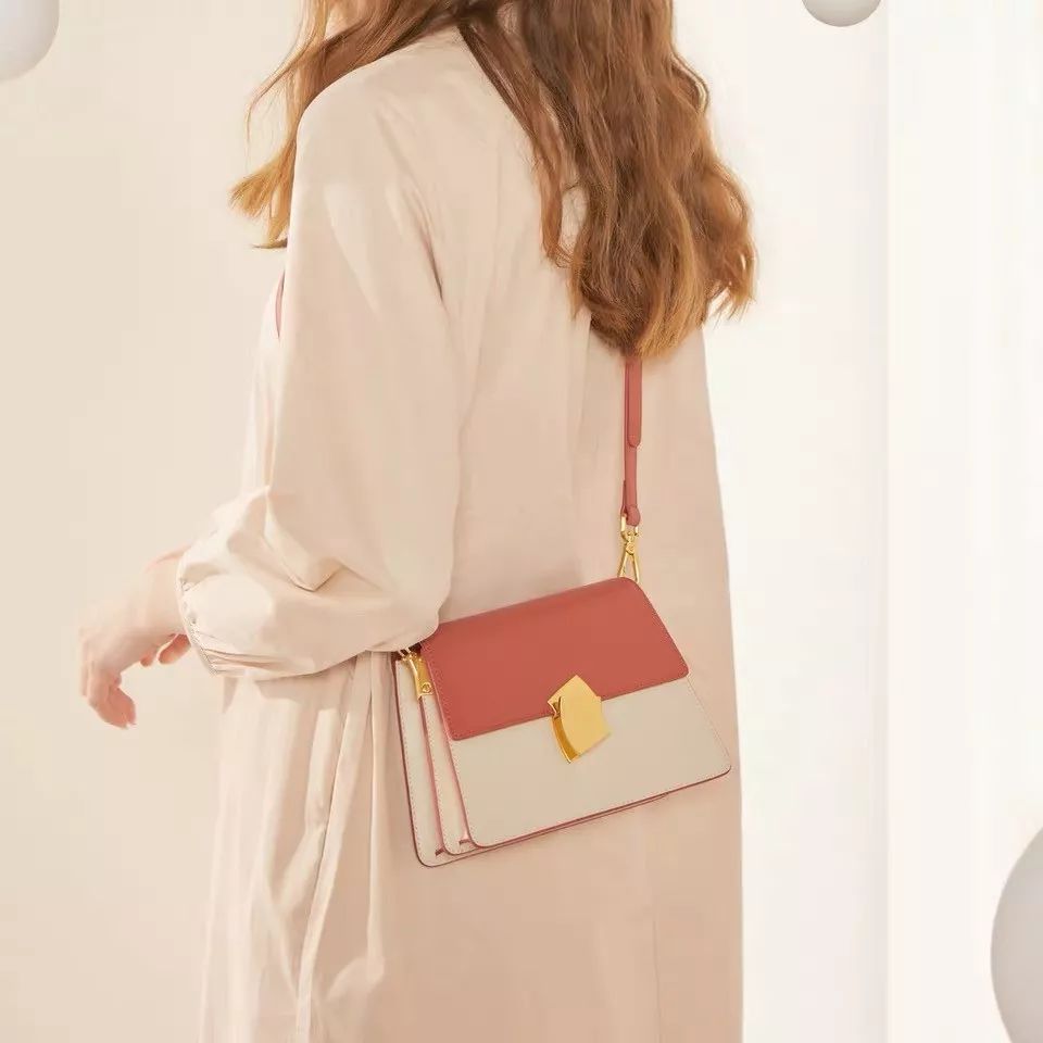 小ck包包推荐小众高级感,跟小ck一个档次的包包品牌