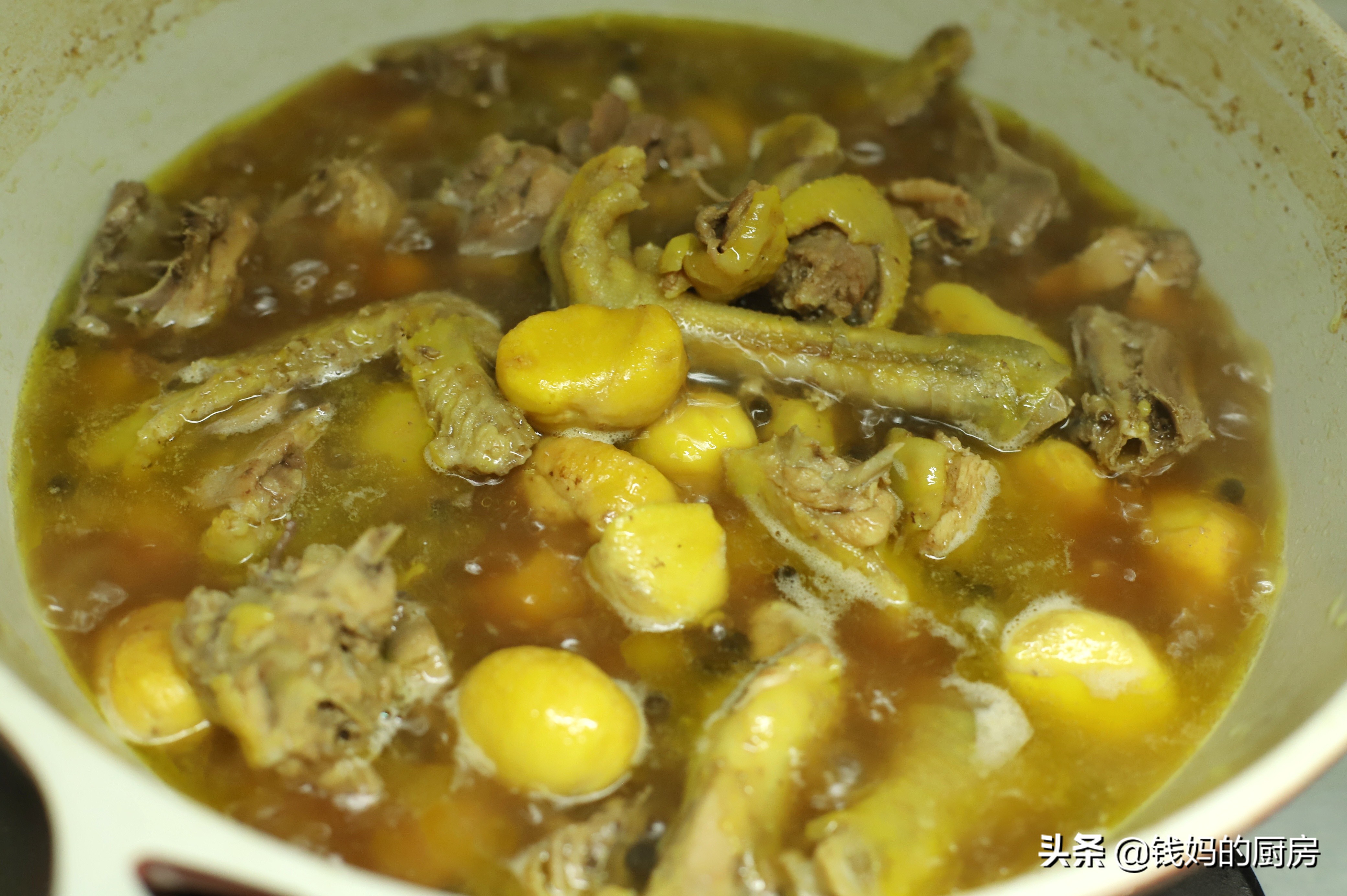 板栗焖鸡肉好吃,板栗烧个鸡简单又好吃