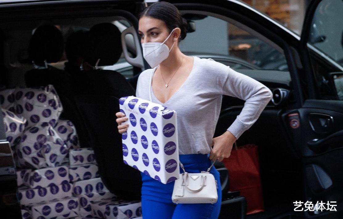 尤文图斯乔治娜c罗,尤文夺冠庆典c罗