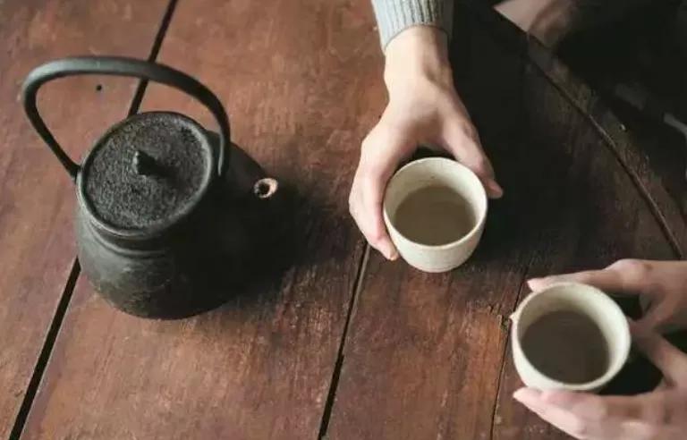 100年坑蒙拐骗，英国怎么抢走了大清的商业王座