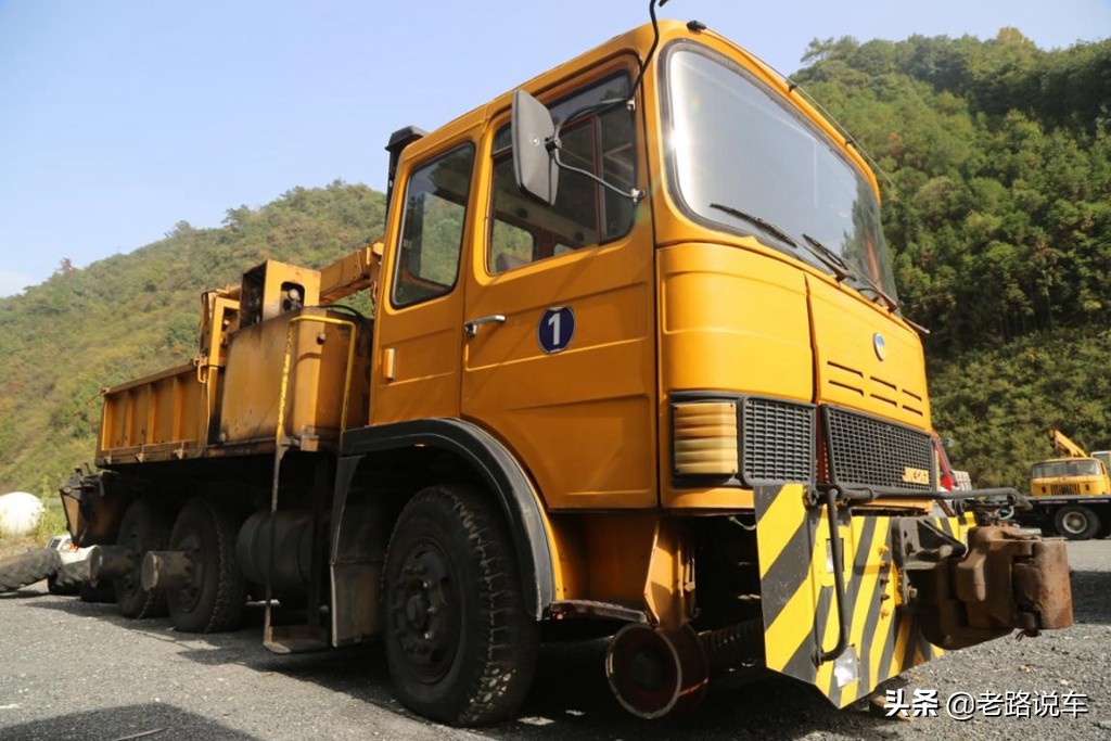 绗竴浠ｉ粍娌砵n162閲嶅瀷鍗¤溅,榛勬渤jn3261鍏搧涓ょ敤鍗¤溅