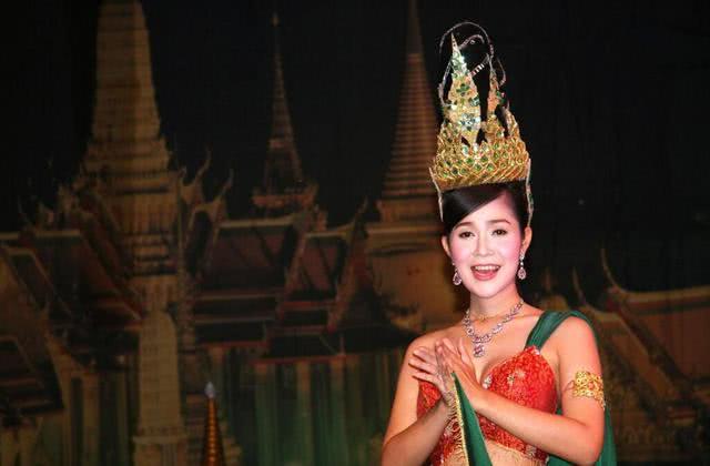 泰国自由行最怕搭讪到“人造娘”?教你几招分辨人妖和真正女生