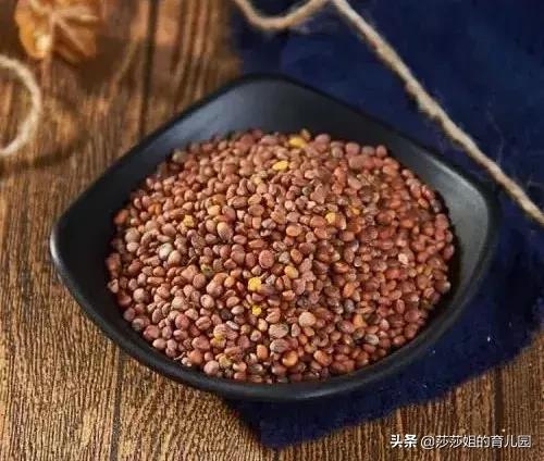 孩子舌头中间有裂纹是怎么回事,小孩舌头红有裂纹是什么原因