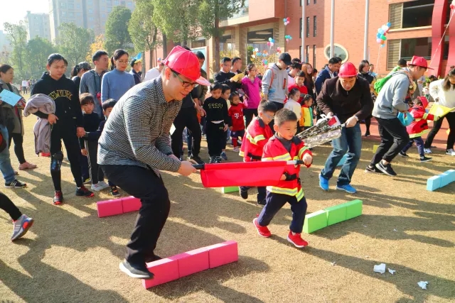 太有爱了！绘本角色亮相午山幼儿园亲子运动会，各大角色齐上阵