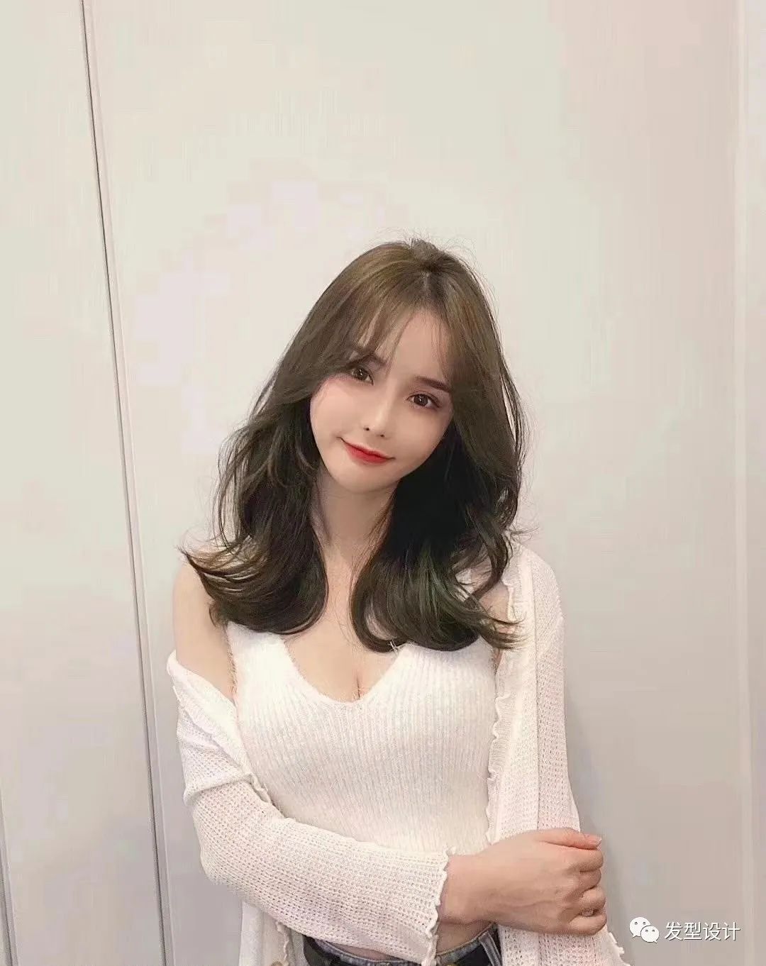 发型女2020流行发型中长发木马卷,直发型女2020流行发型中长发减龄