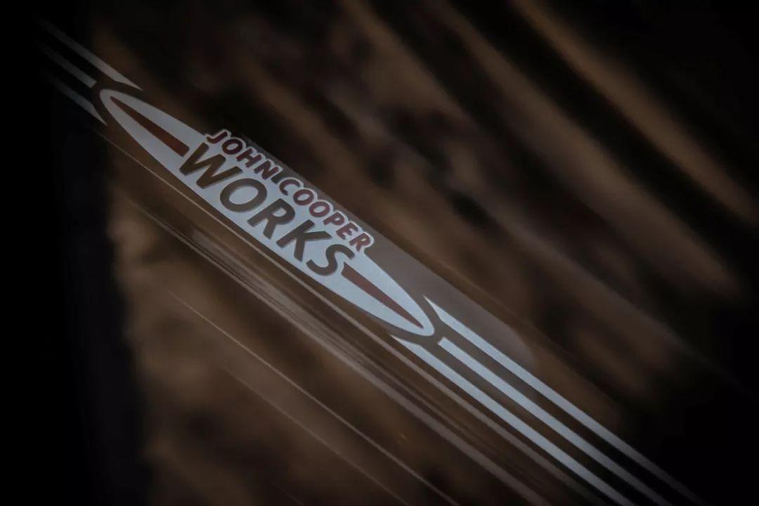 外观呆萌可爱的MINIR56JCW，却有着汉子般的内心！