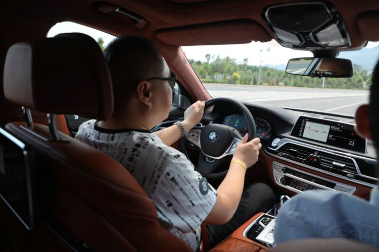 奔驰s级试驾难走的路,奔驰s级最恐怖的一款车