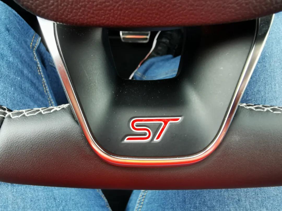 福克斯stline两厢钢炮,福克斯stline试驾2021是8at吗