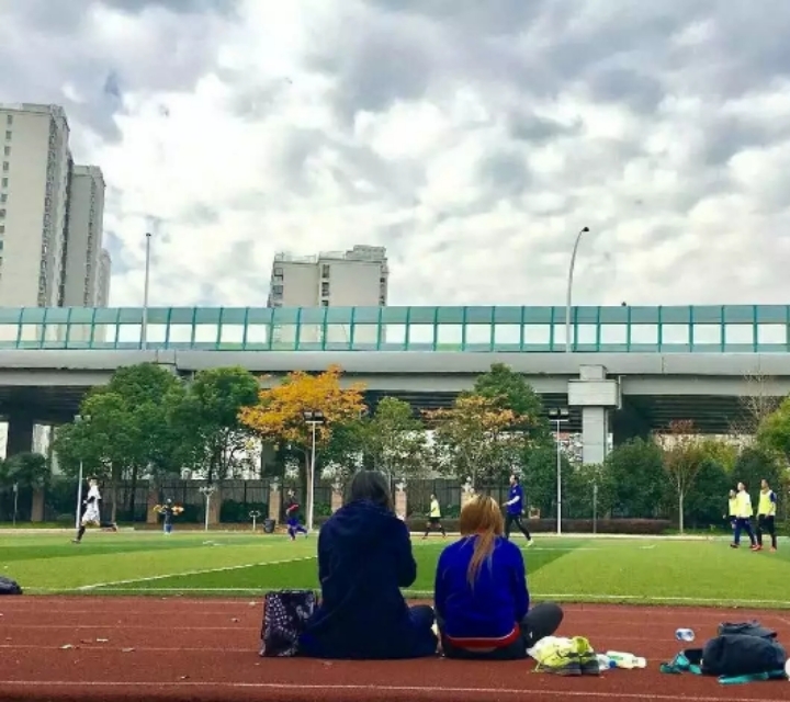 喜欢足球的女生性格好,喜欢足球的女生最可爱