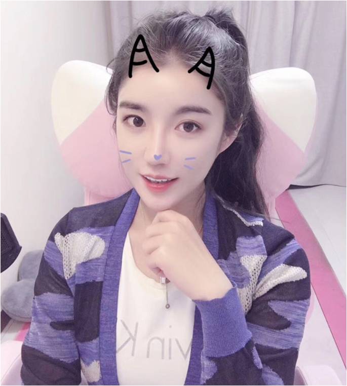 CC出了个小靓颖，对方会唱多种语言歌曲，身高碾压冯提莫