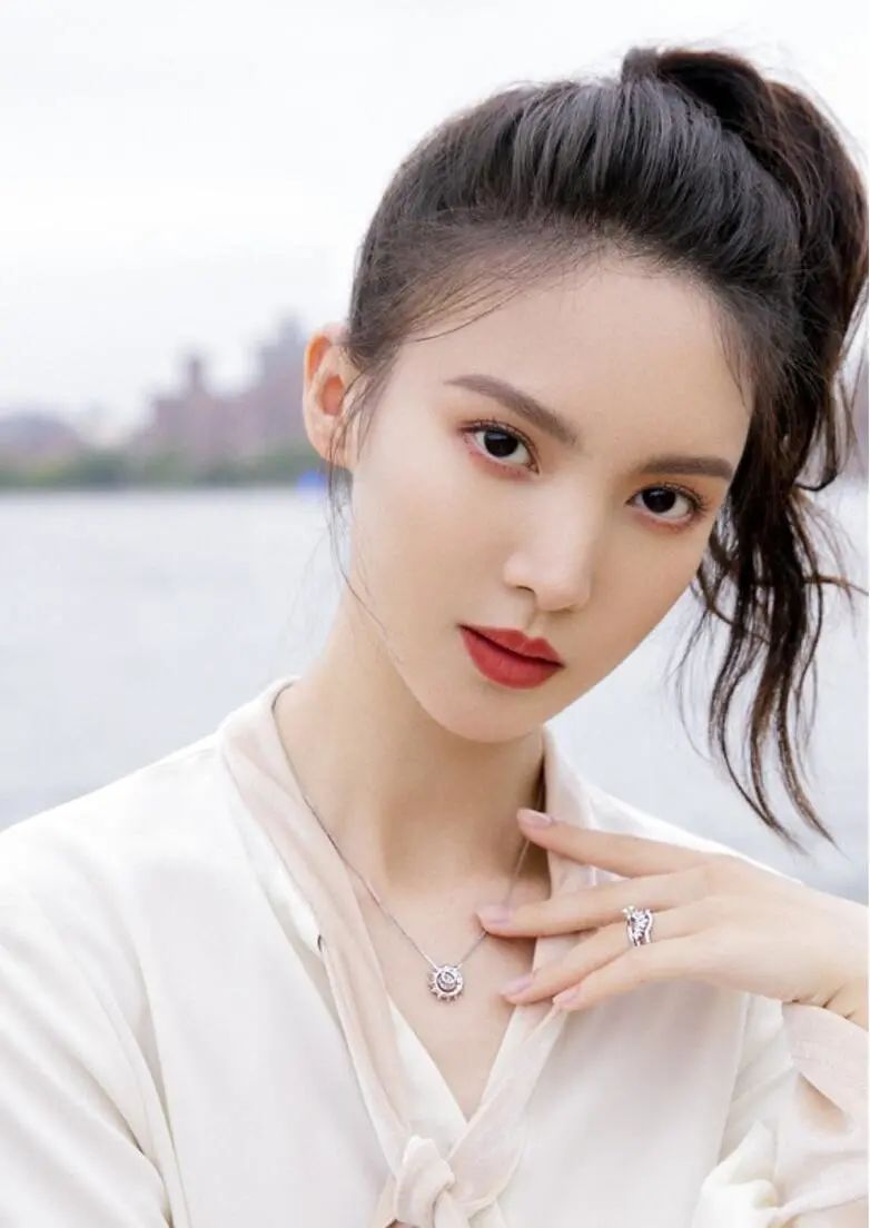 金晨北舞校花照,曾经的北舞校花金晨进了娱乐圈