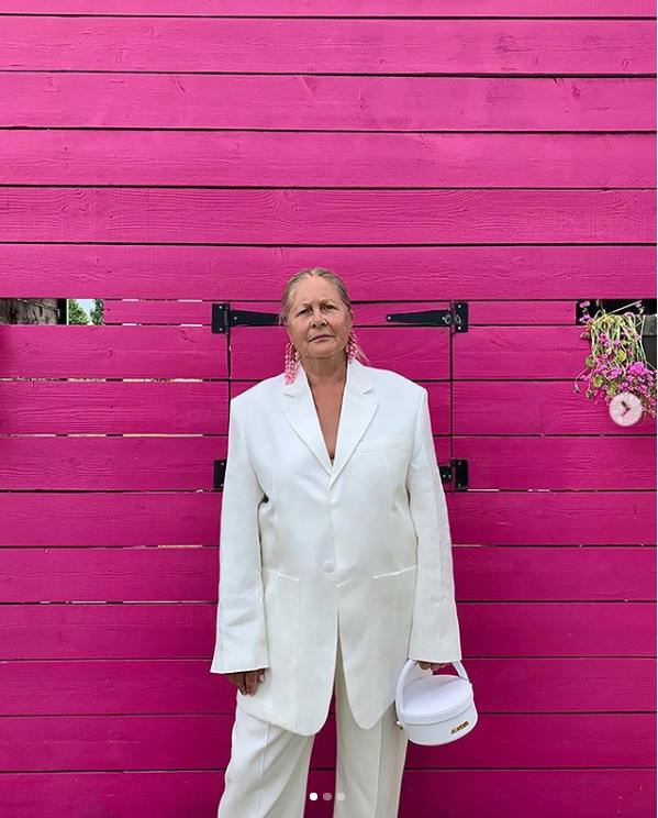 因为太穷，”乡下小伙”做的衣服口袋都没有，一言不合就关店种地