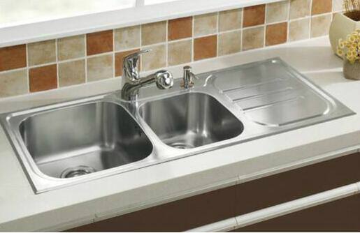 窗玻璃胶发黑发霉怎么办,水池边玻璃胶里发霉发黑怎么清除