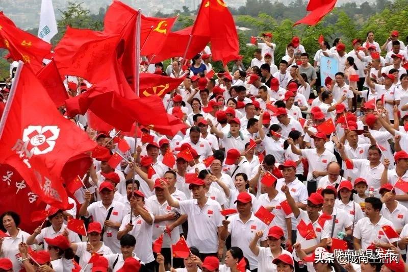 我叫成县,这是我2019年的自拍照