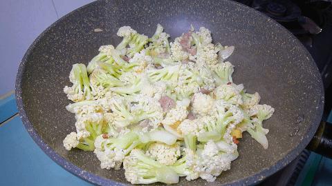 炒花菜老是糊,炒花菜直接下锅软烂不香