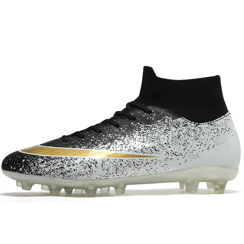 85到90年的球迷，你们有过这些队服和装备吗？顺便预测一下12强赛