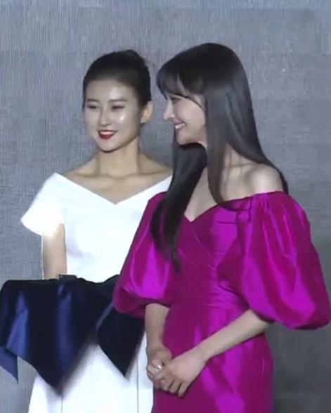 北京才2度，费加罗盛典女星一个比一个穿得少，PS前后郑爽最吓人