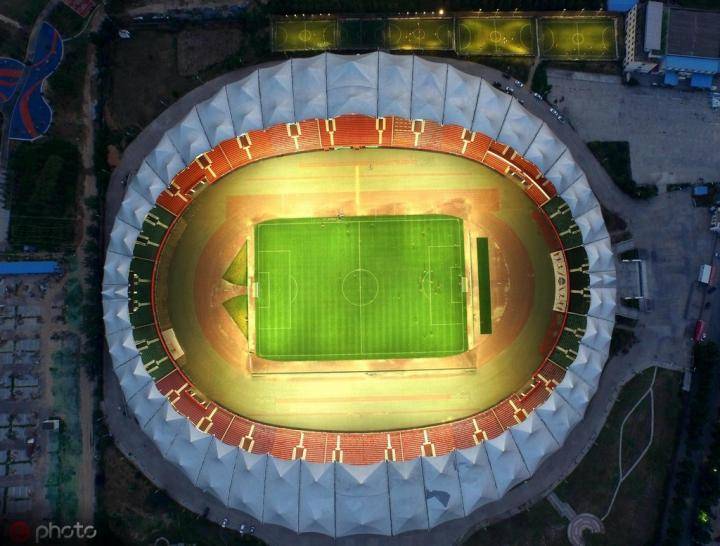 为什么中国搞不好足球,中国目前有几个专业的足球场