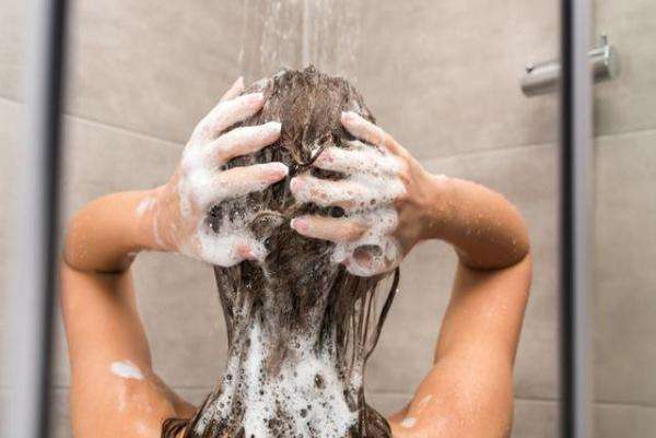 为什么鼻翼两侧发红还长痘,为什么会鼻翼两边泛红发痒