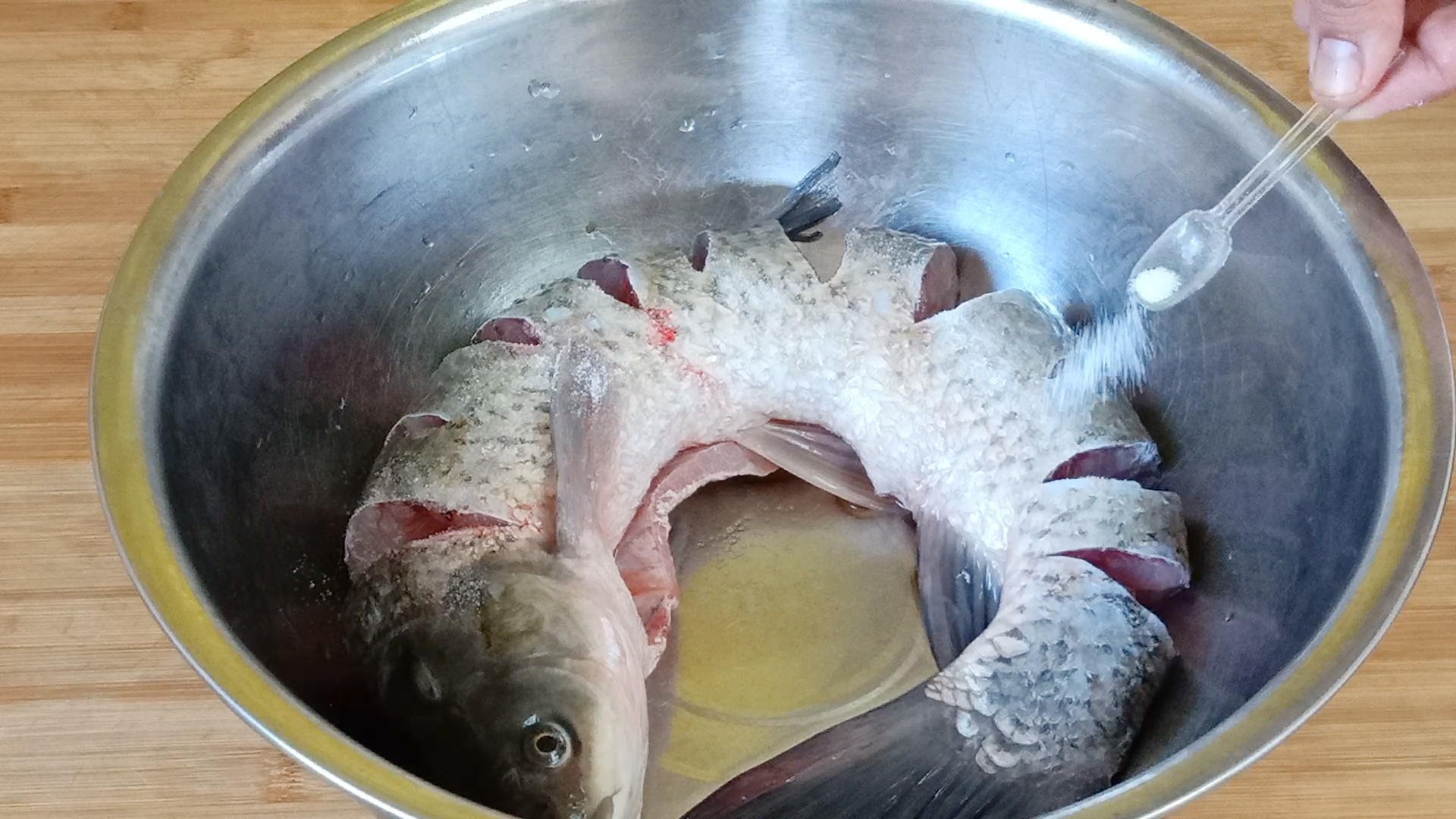 炖鱼一般用什么鱼好吃,不论炖什么鱼最忌放这2种调料