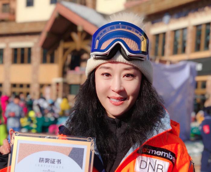 从“最美穆桂英”到为李一桐甘当绿叶，44岁苗圃发展落差太大