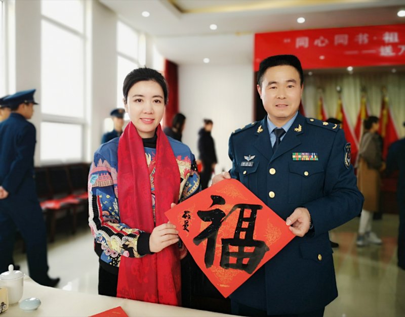 野草诗社理事会向全体诗友和关心、支持诗社的社会各界朋友拜年！