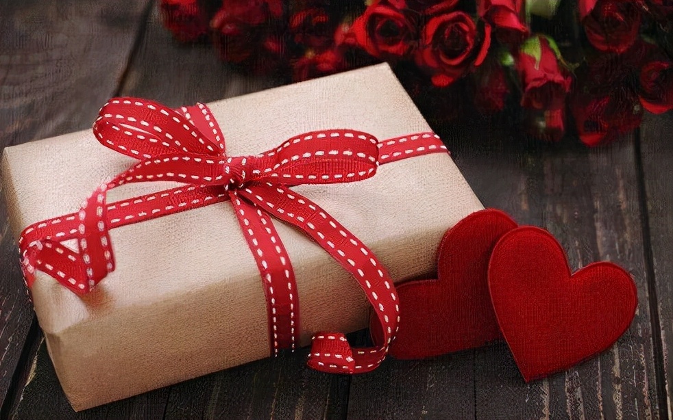 女朋友过生日送什么礼物最有意义,好朋友的女朋友过生日送什么礼物