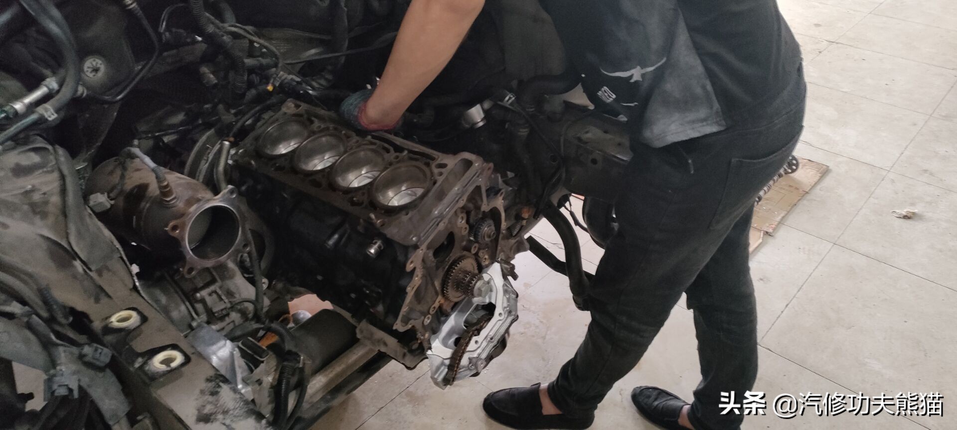 奥迪q5烧机油狂飙,奥迪q5烧机油且发动机抖动