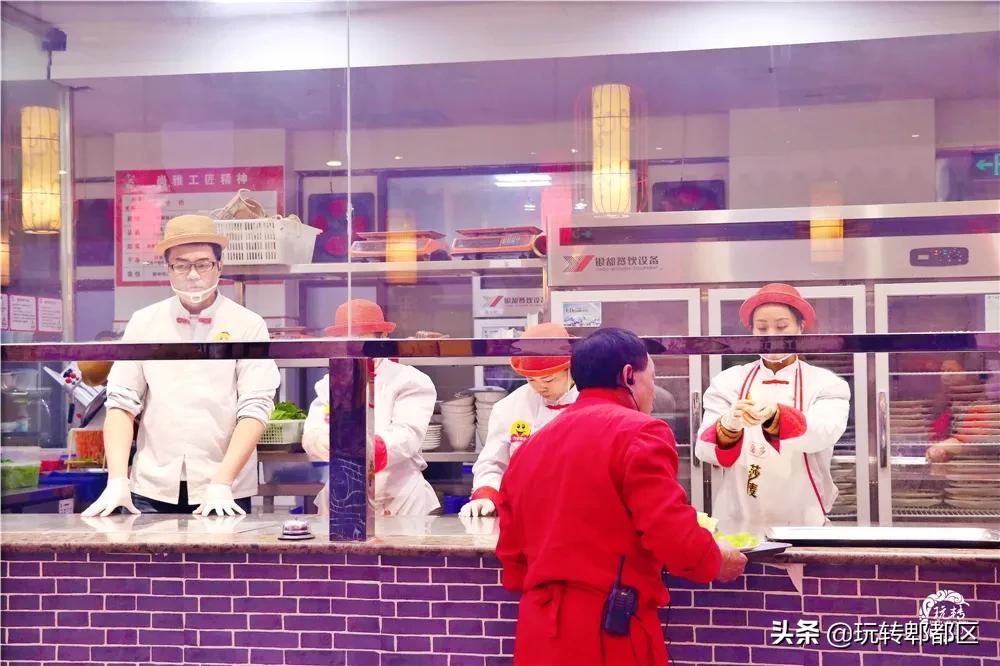 日均爆排1000+！壕涮八道硬核招牌，明星接连翻牌的巴蜀火锅来了