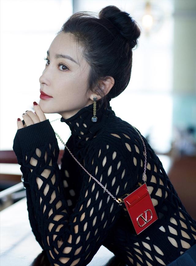 李冰冰放肆穿衣挑战,李冰冰穿格子西装秀好身材