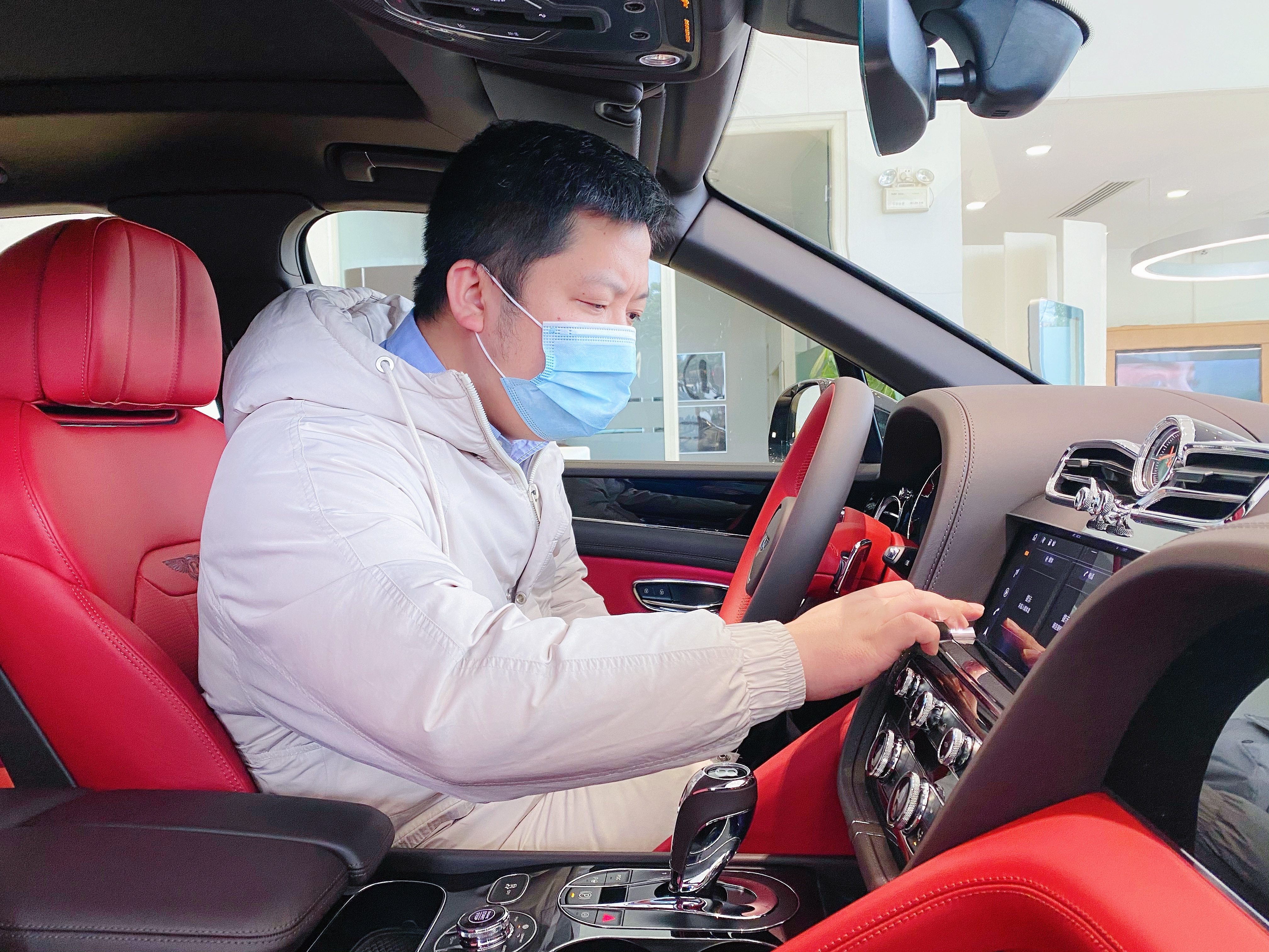 开宾利添越回老家是什么体验,一天消费差不多400元