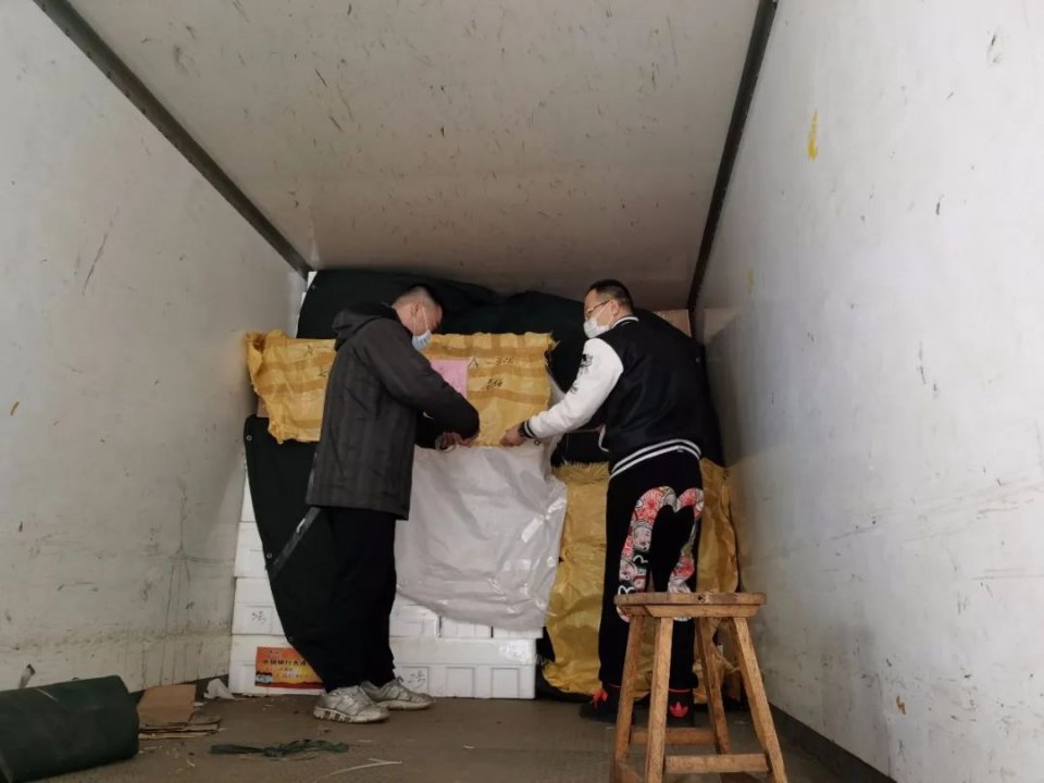 第八车，第100吨，第7500箱，顺利送达雷神山大连医疗队