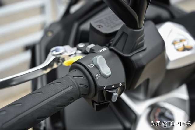 跨界光阳赛艇s36版,跨界踏板光阳赛艇250配置