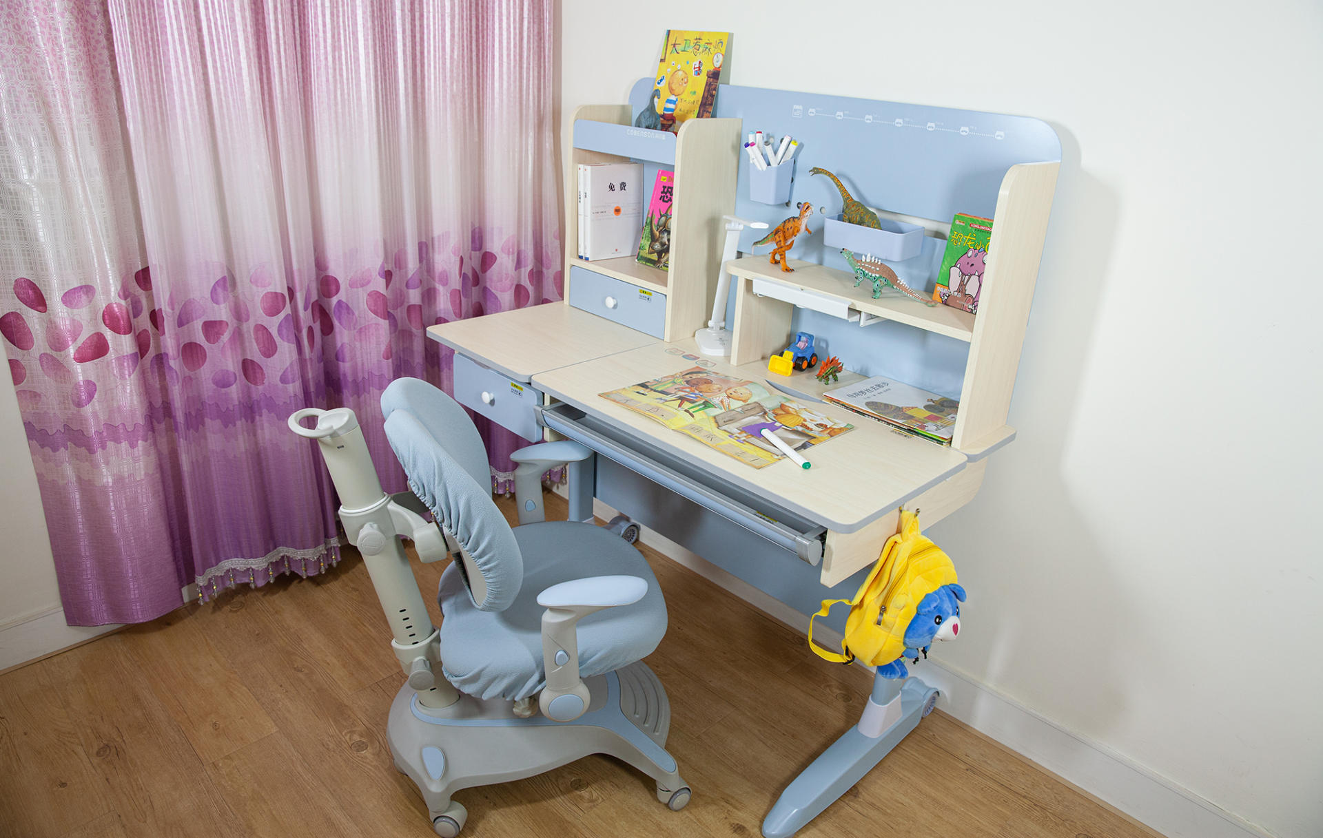 科贝森儿童学习桌和爱果乐,怎么买便宜又好用的儿童学习桌