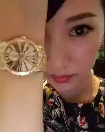 从明星到阔太李嘉欣奋斗了20年,豪门阔太李嘉欣复出捞金