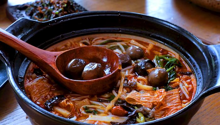 李子柒做螺蛳视频,李子柒螺蛳粉泡着吃