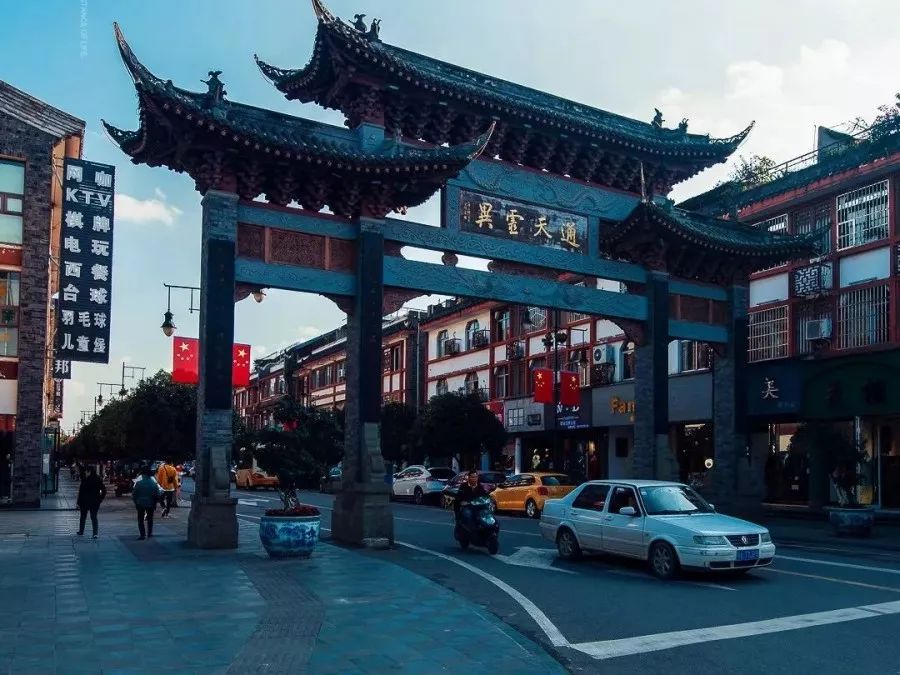 张杰老家在成都新都区新繁镇哪里,新都离新繁多少公里