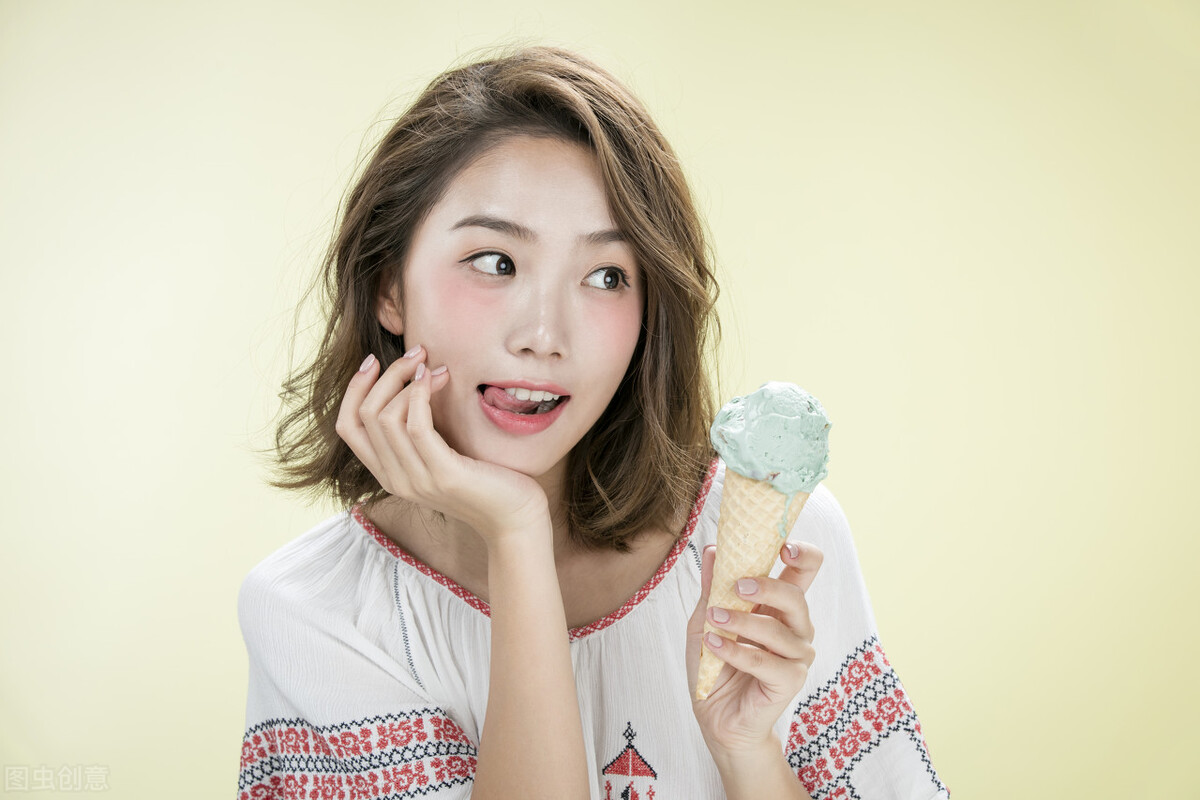 眼袋特别大用什么眼霜最好,有眼袋一般都擦什么样的眼霜