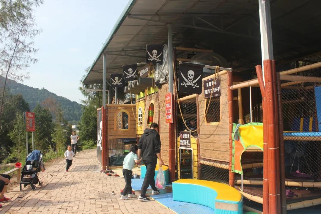 南充哪里有玻璃栈道和玻璃滑道,南充摇摆桥