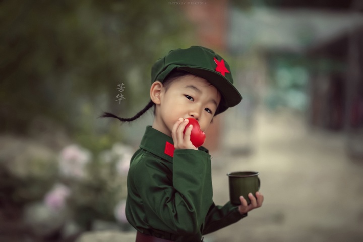 奶爸给娃拍照,6岁儿童芳华照