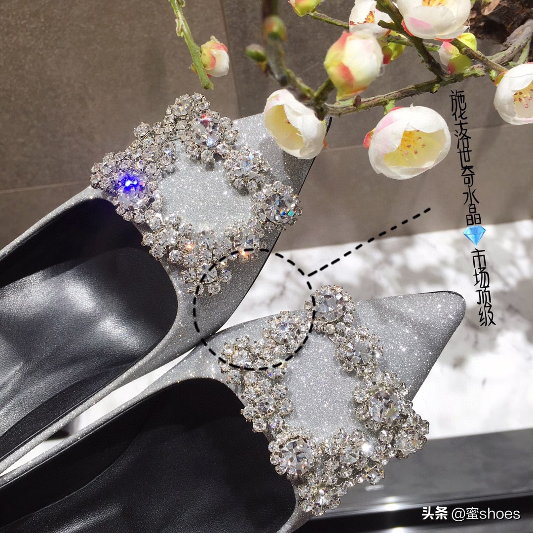 唐嫣同款rv鞋,唐嫣结婚时穿的婚鞋