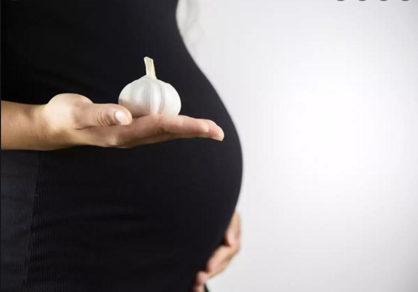 塞洋葱、尿淋麦子，古代人验孕花样，甚至把青蛙整灭绝了？