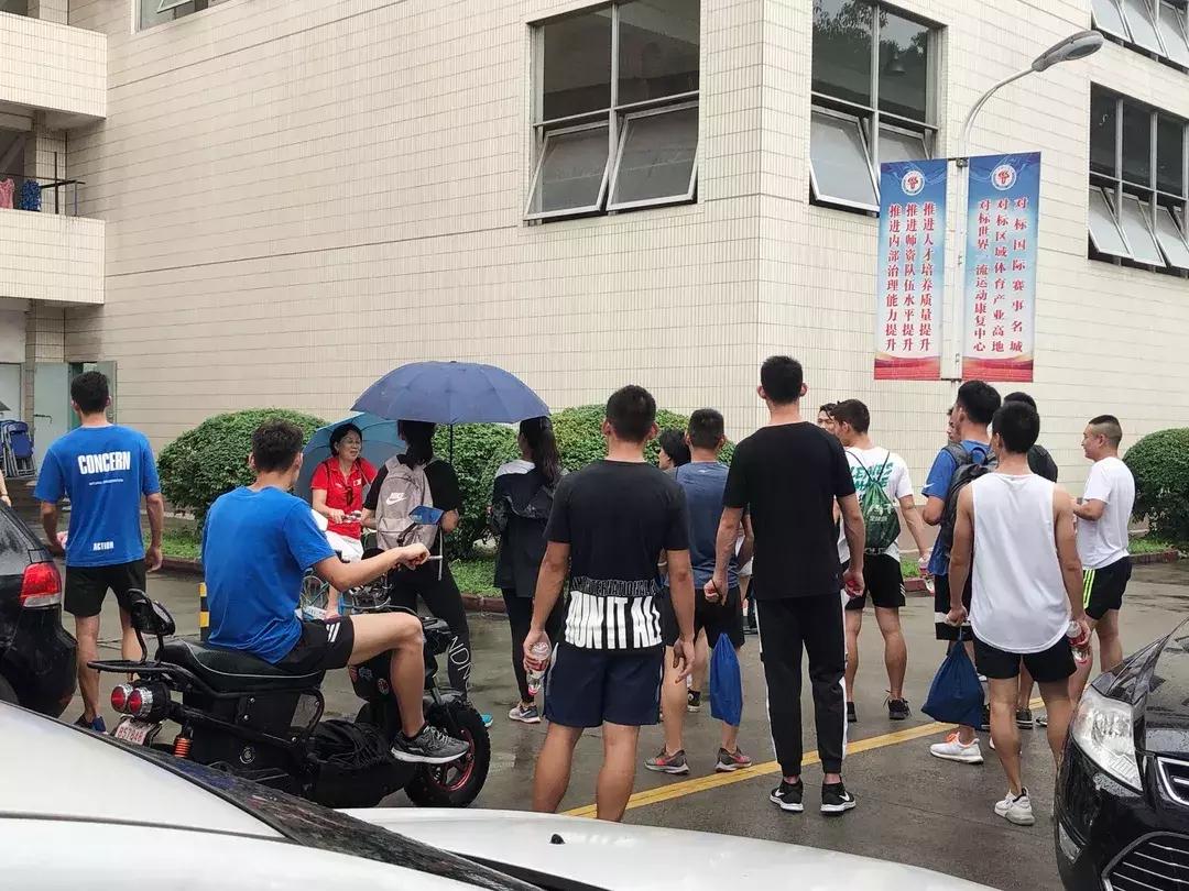 成体，一所靠“抓小偷”牢牢锁死热搜的学校