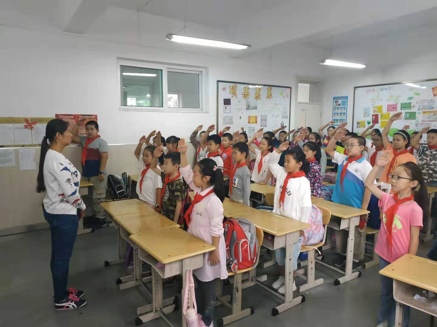 迎泽区新西小学举行“我爱你，老师”教师节庆祝仪式