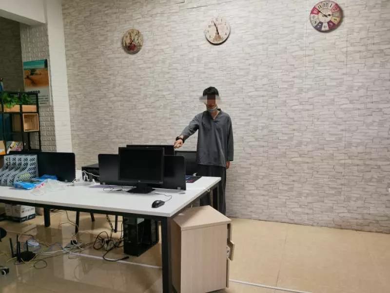 “华商太难”收割流量|“水军团伙”一朝覆灭