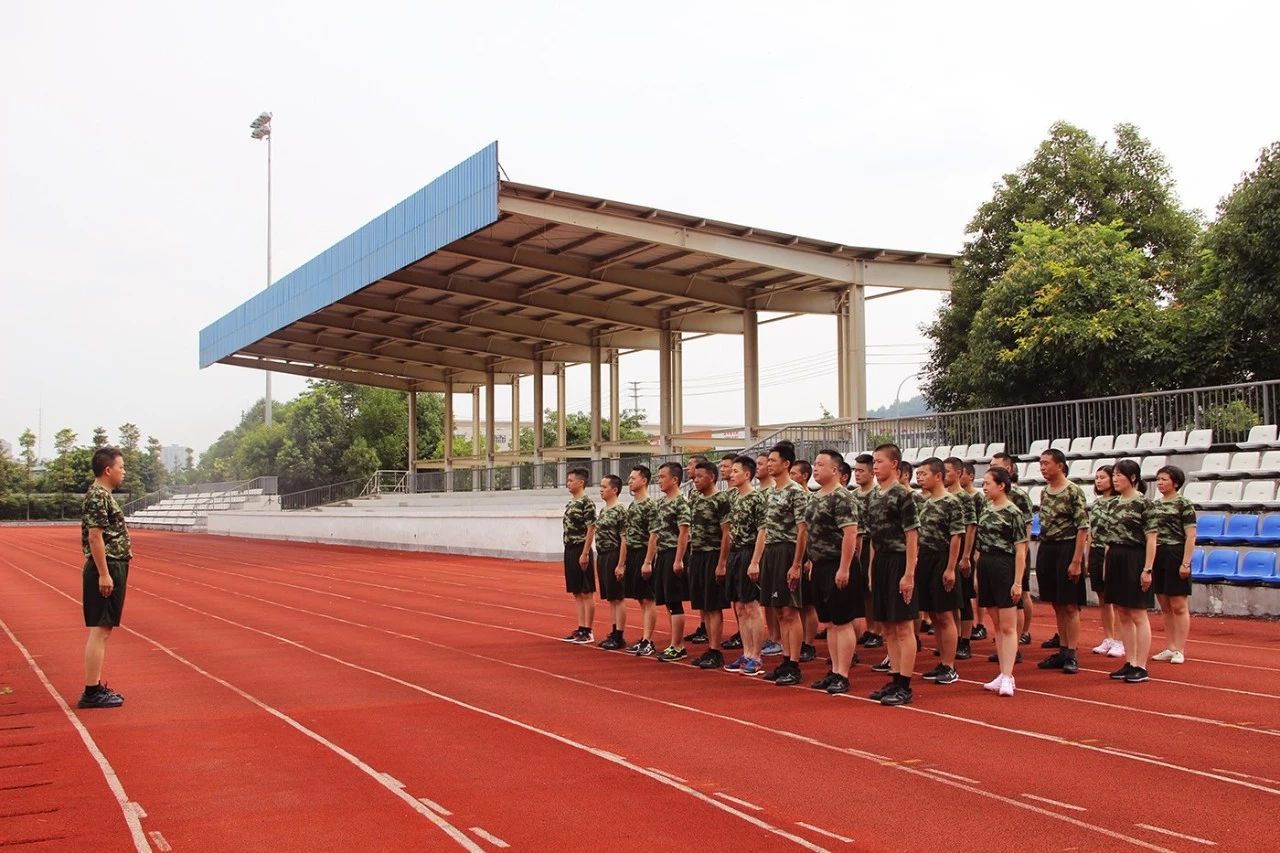 致敬逆行英雄|德阳最帅男团队长陈伟，肩负生命不能承受之重